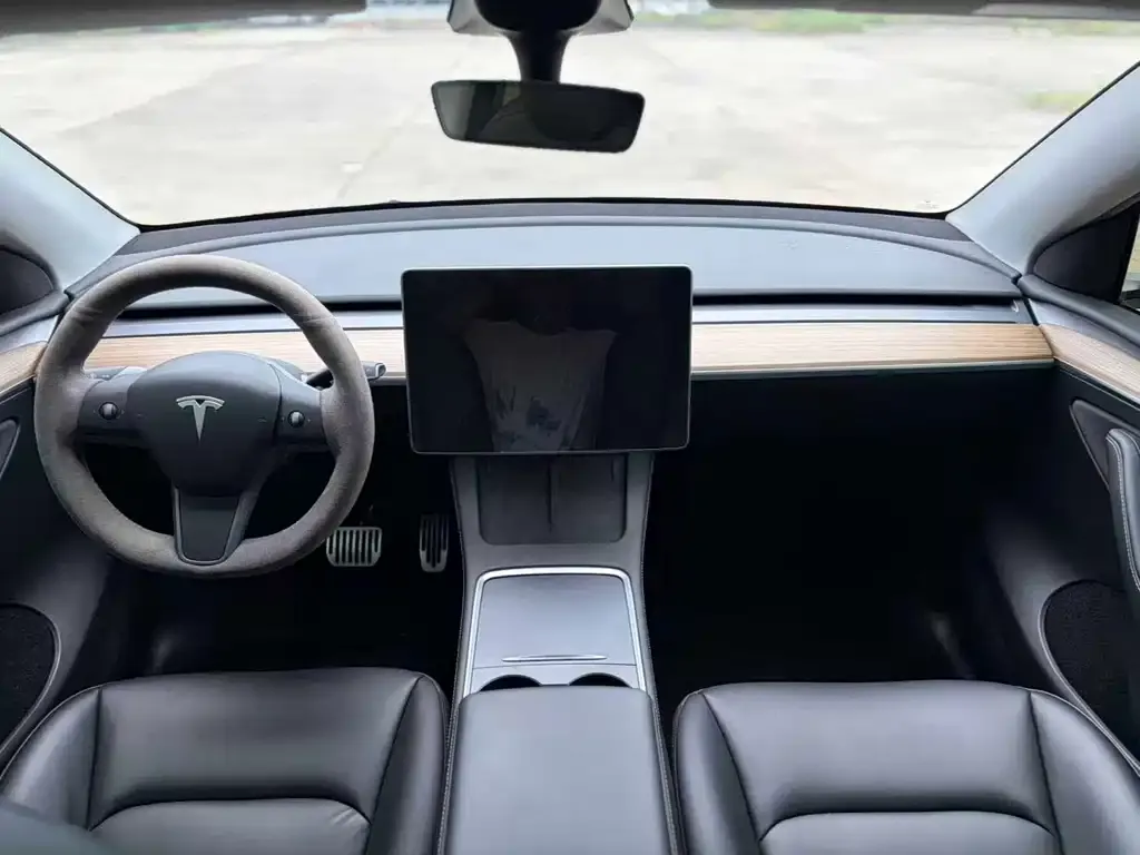 Tesla Model Y — фото 4