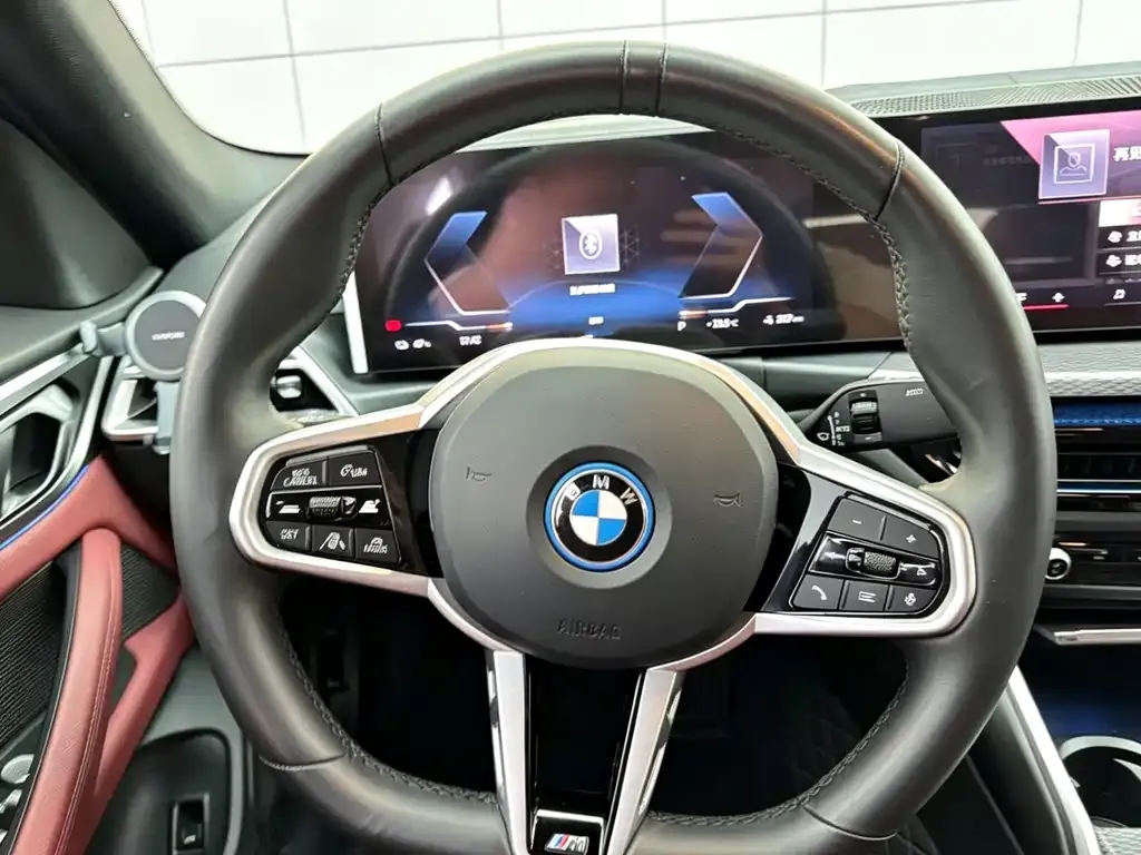 BMW i4 — фото 8