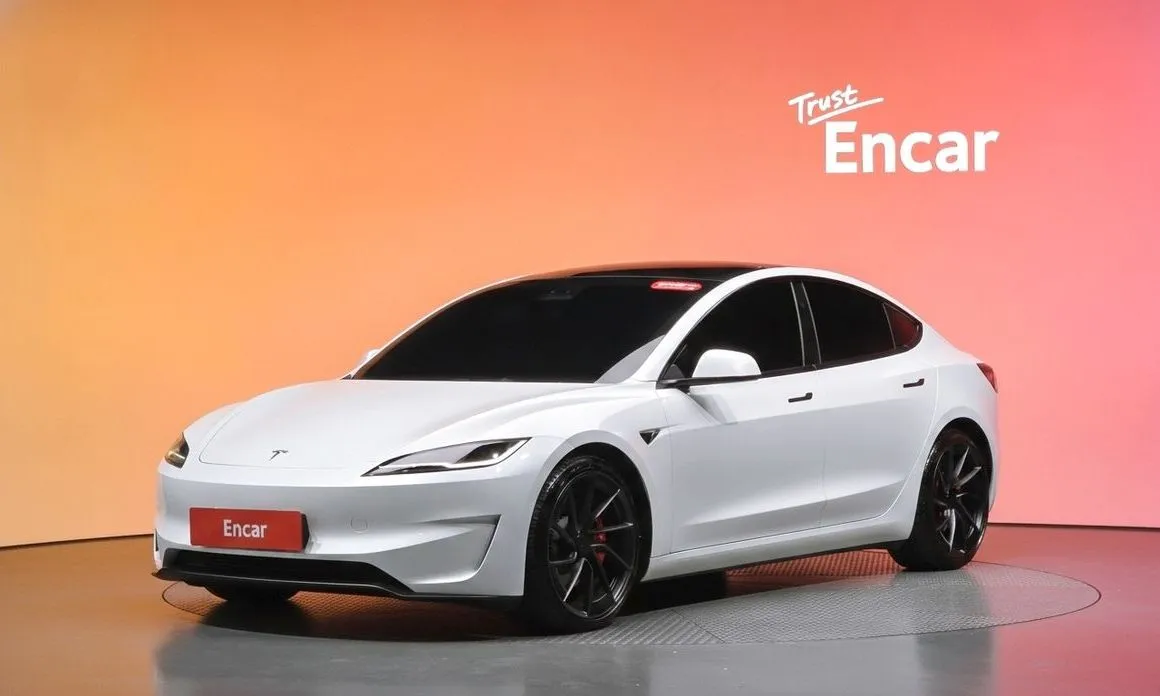 Tesla Model 3 — фото 1