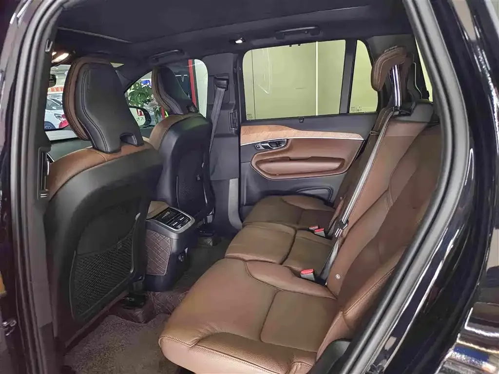 Volvo XC90 — фото 10