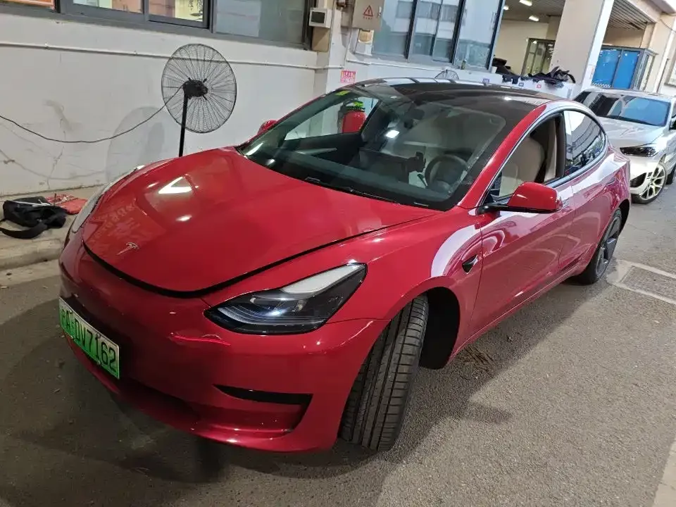 Tesla Model 3 — фото 1