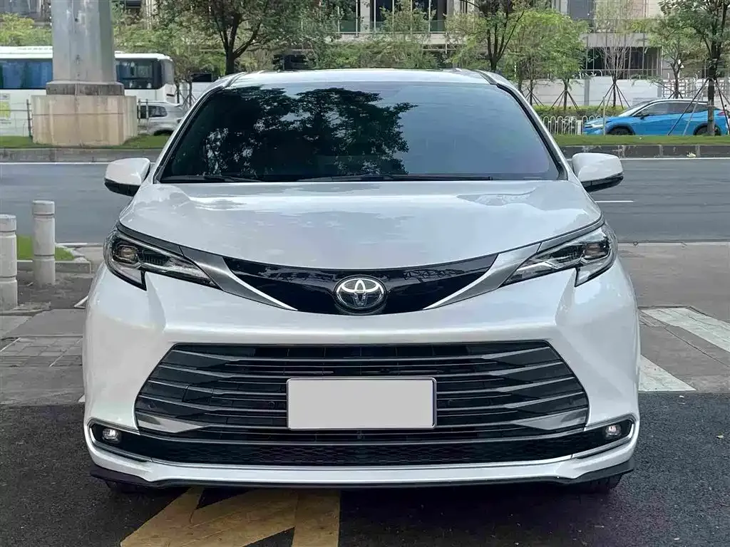 Toyota Sienna — фото 4
