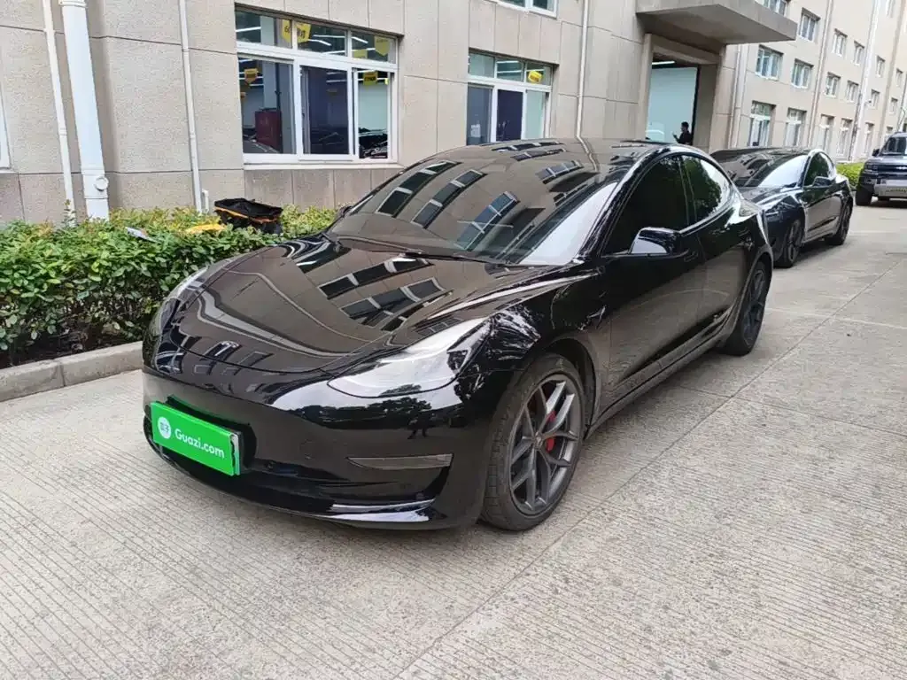 Tesla Model 3 — фото 3