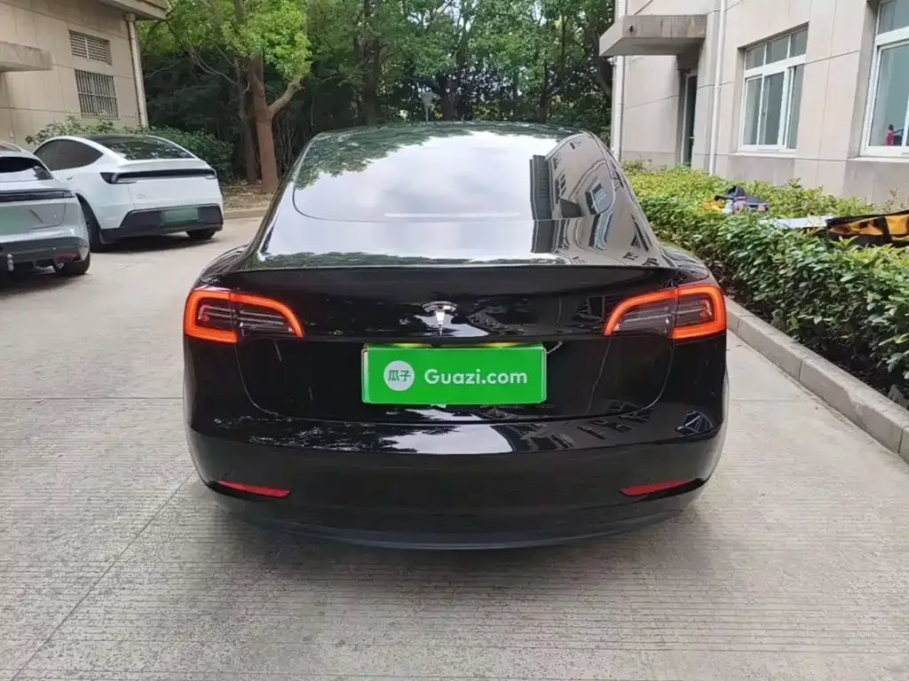 Tesla Model 3 — фото 7