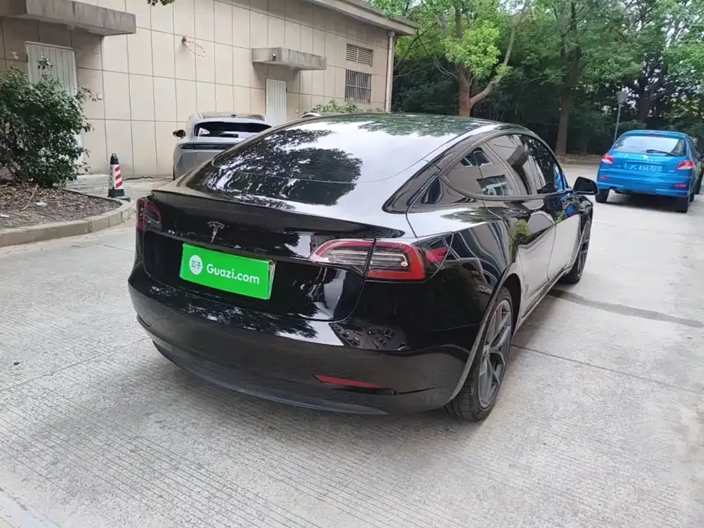 Tesla Model 3 — фото 4