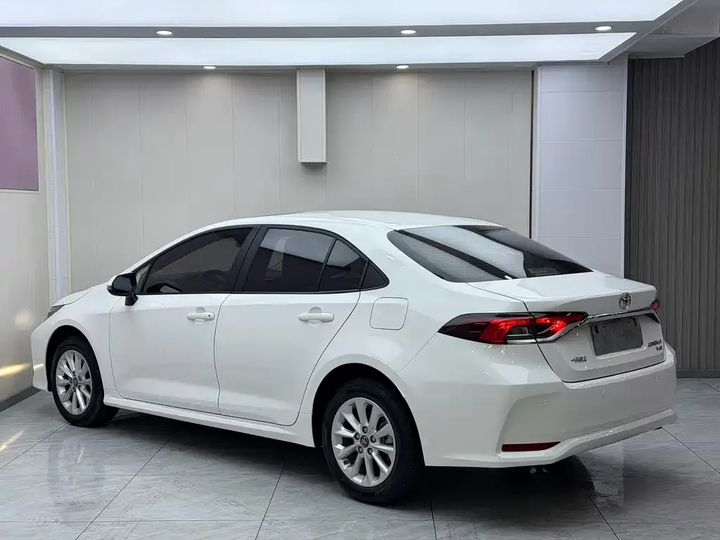 Toyota Corolla — фото 10