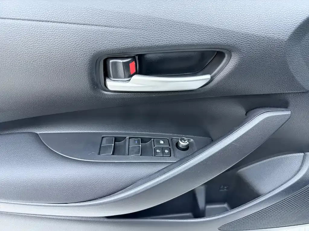 Toyota Corolla — фото 5