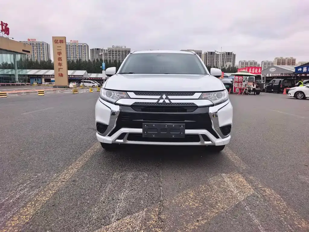 Mitsubishi Outlander — фото 7