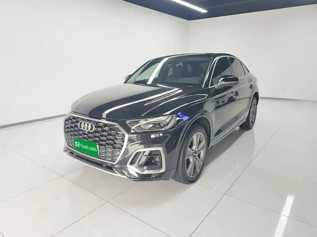 Audi Q5L Sportback — фото 1