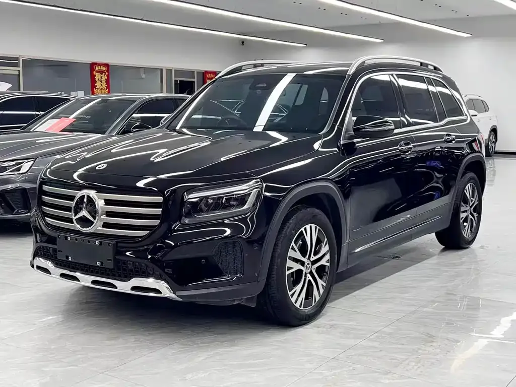 Mercedes-Benz GLB — фото 1