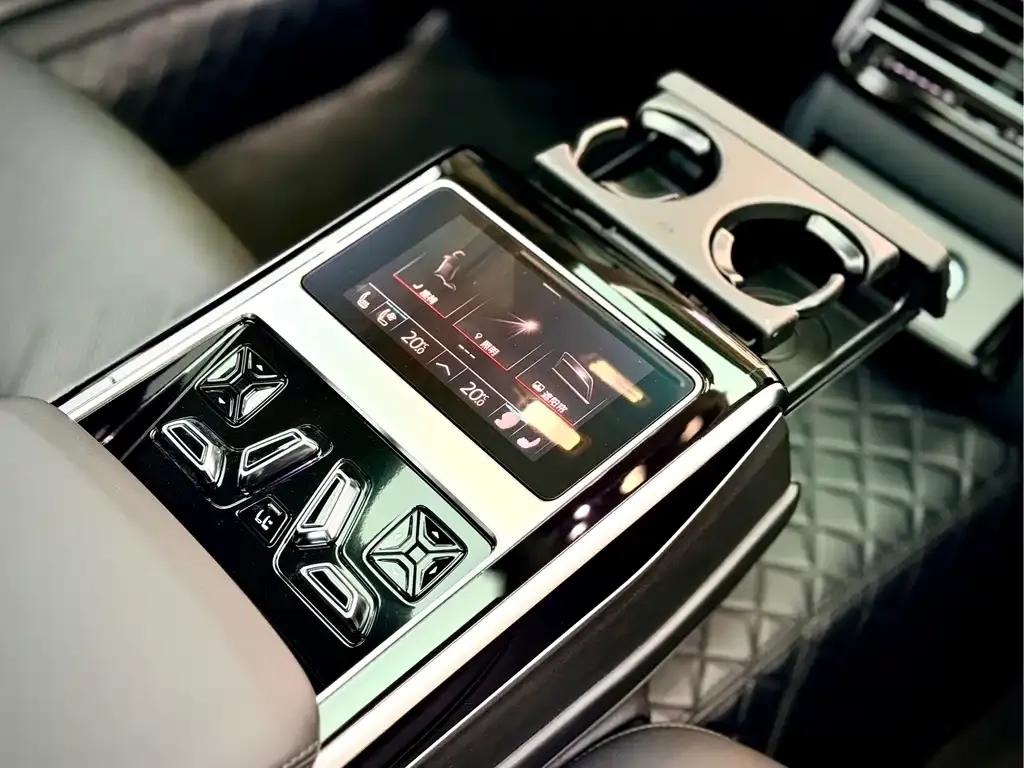 Audi A8 New Energy — фото 3