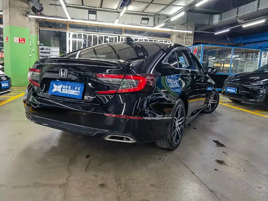 Honda Accord — фото 6