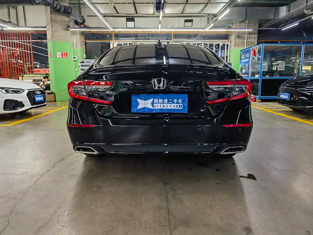 Honda Accord — фото 8