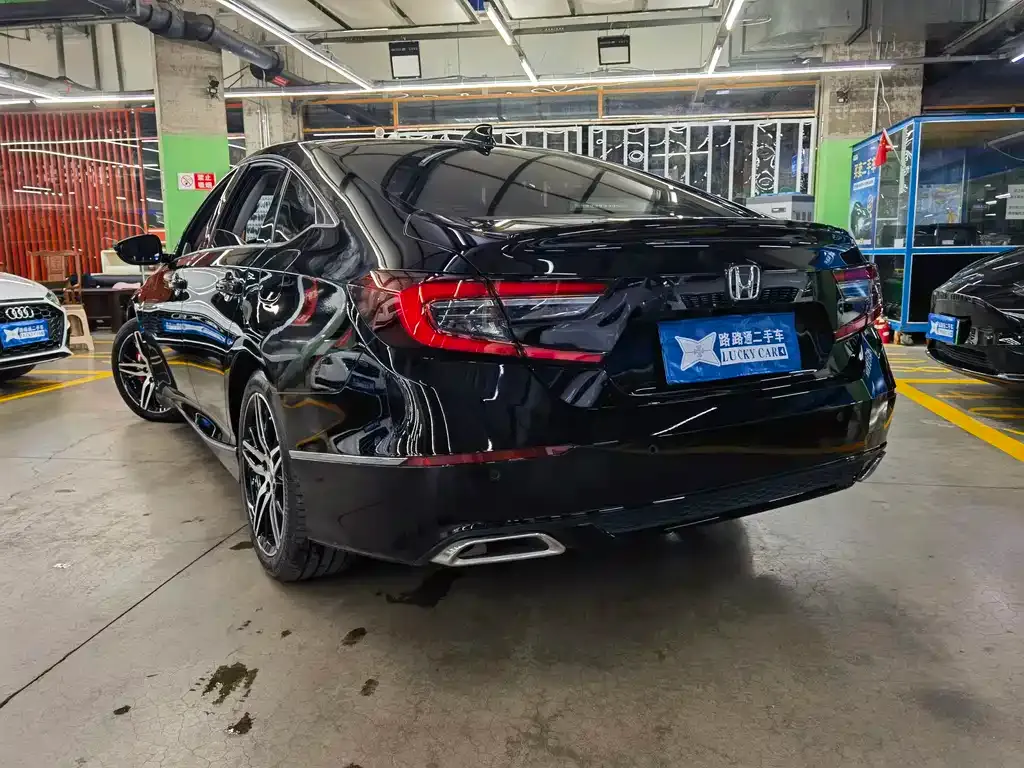 Honda Accord — фото 7