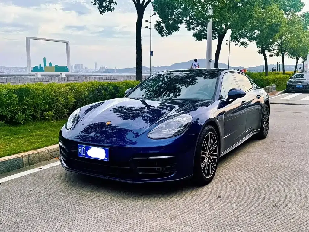 Porsche Panamera — фото 1