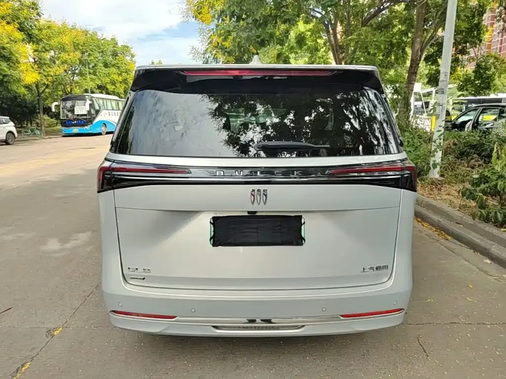 Buick GL8 Hybrid — фото 10