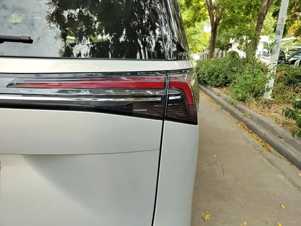 Buick GL8 Hybrid — фото 9