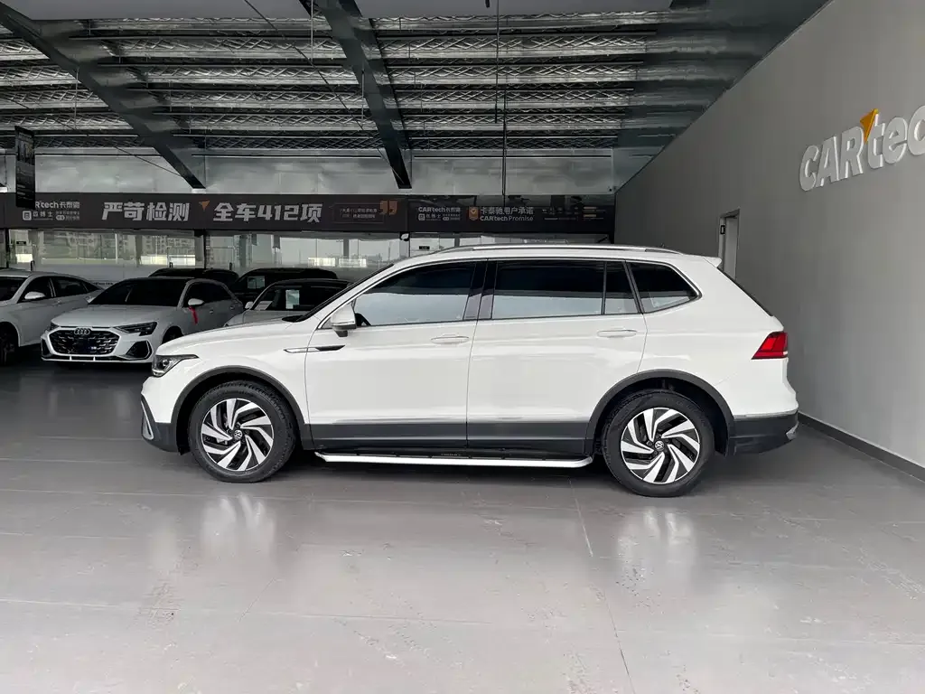 Volkswagen Tiguan L — фото 10