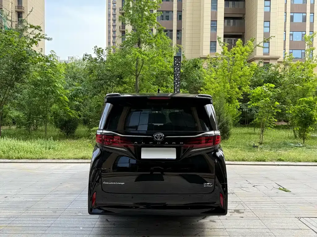 Toyota Alphard — фото 5