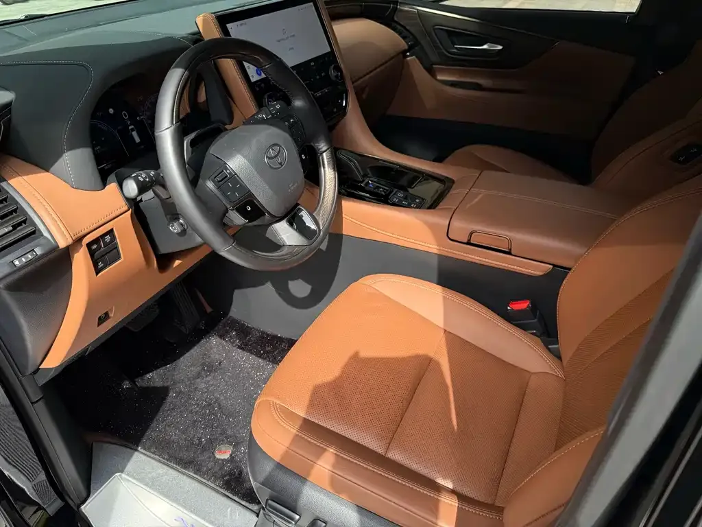 Toyota Alphard — фото 2