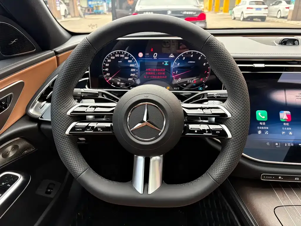 Mercedes-Benz E-Class — фото 10
