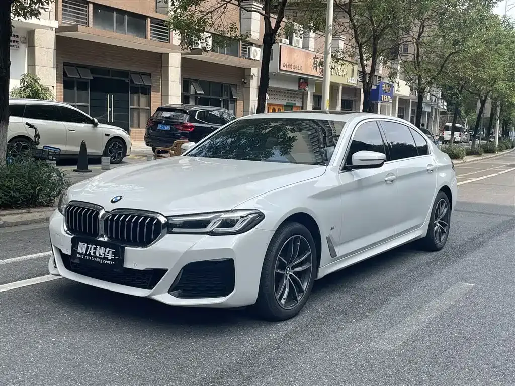 BMW 5 Series — фото 1