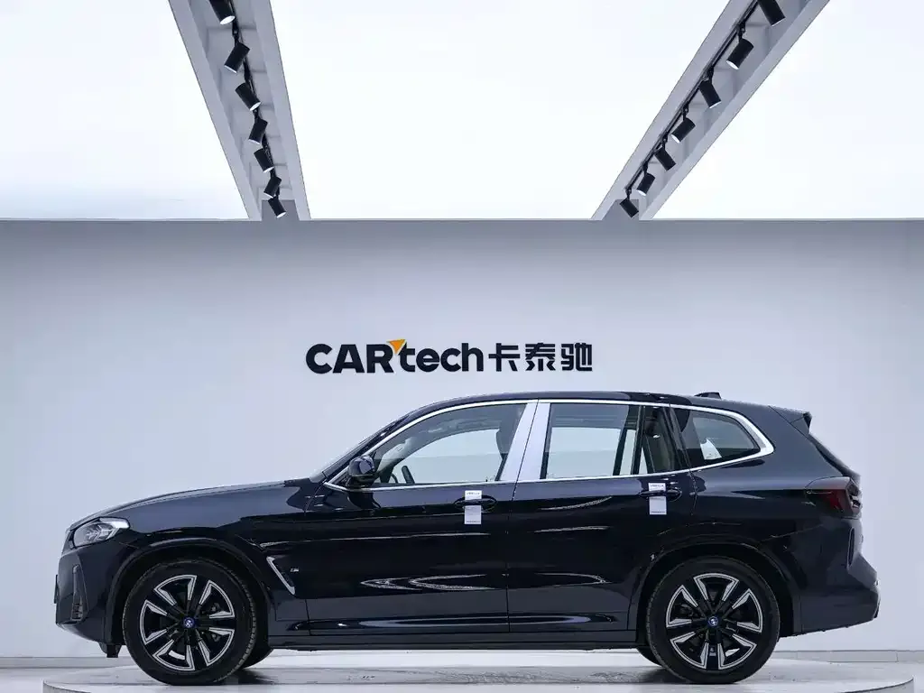BMW iX3 — фото 2