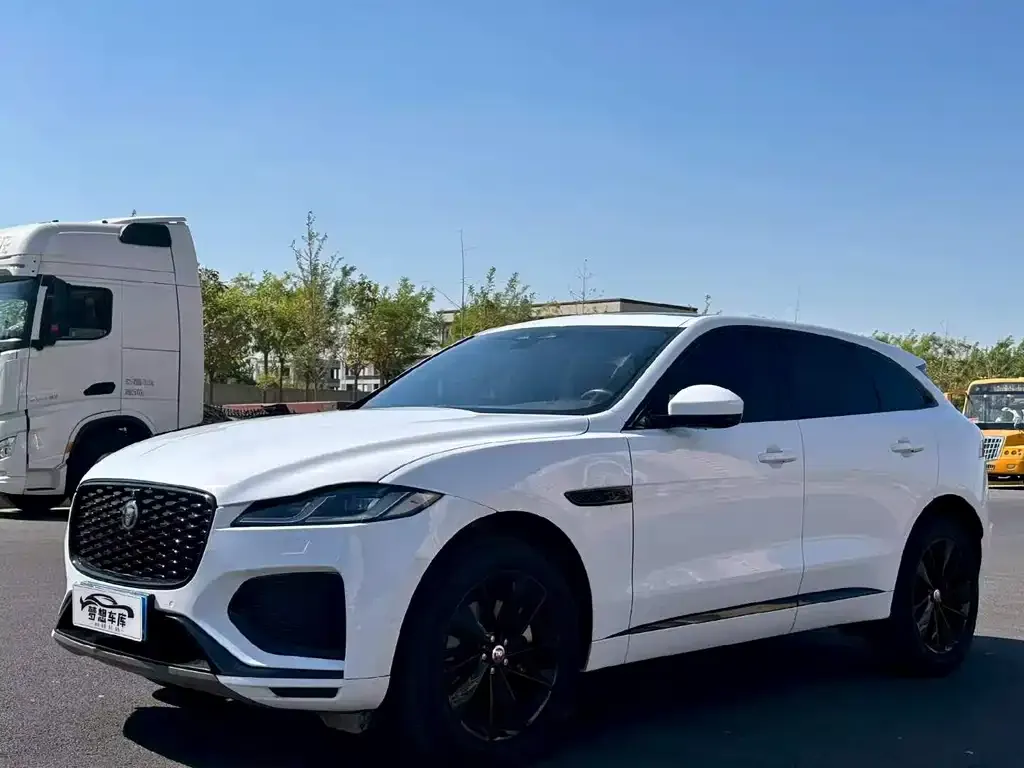 Jaguar F-PACE — фото 1
