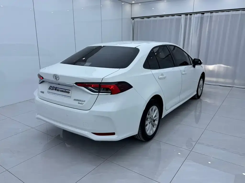 Toyota Corolla — фото 5