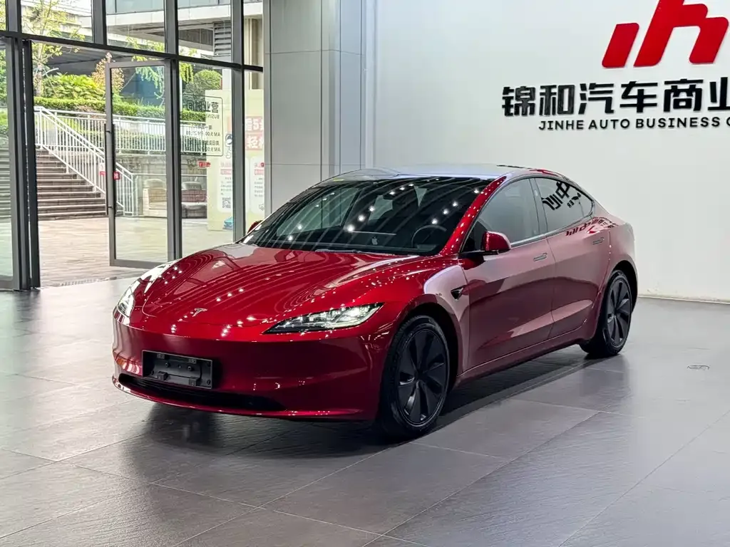 Tesla Model 3 — фото 1