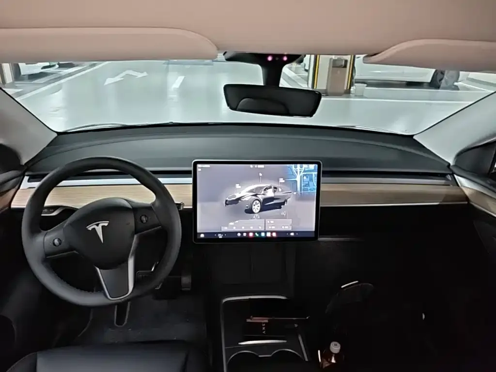 Tesla Model Y — фото 2