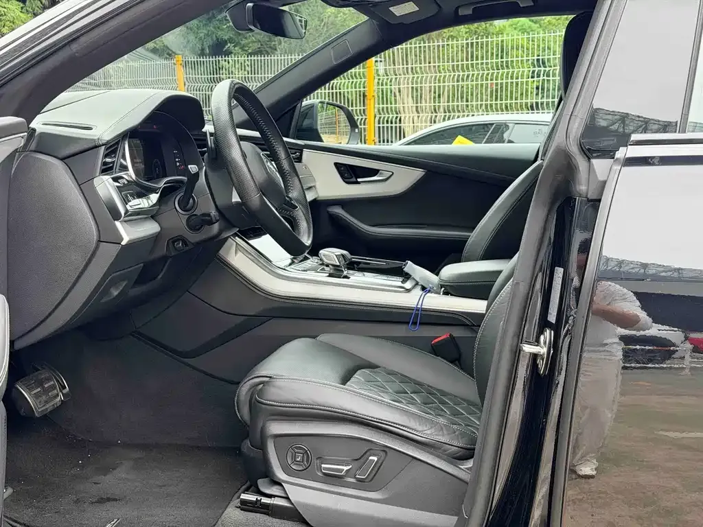 Audi Q8 — фото 3