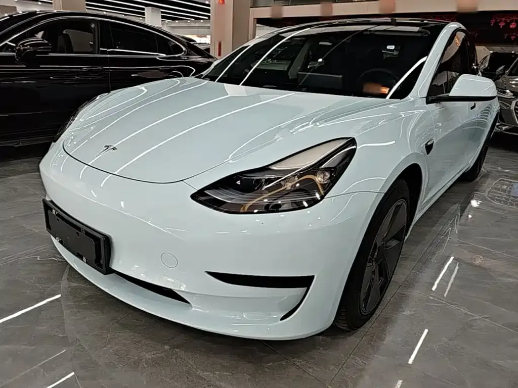 Tesla Model 3 — фото 1
