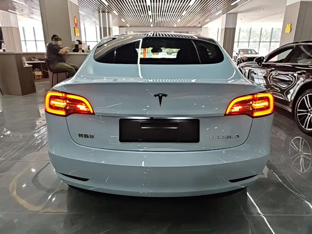 Tesla Model 3 — фото 8