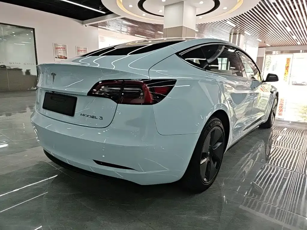 Tesla Model 3 — фото 5