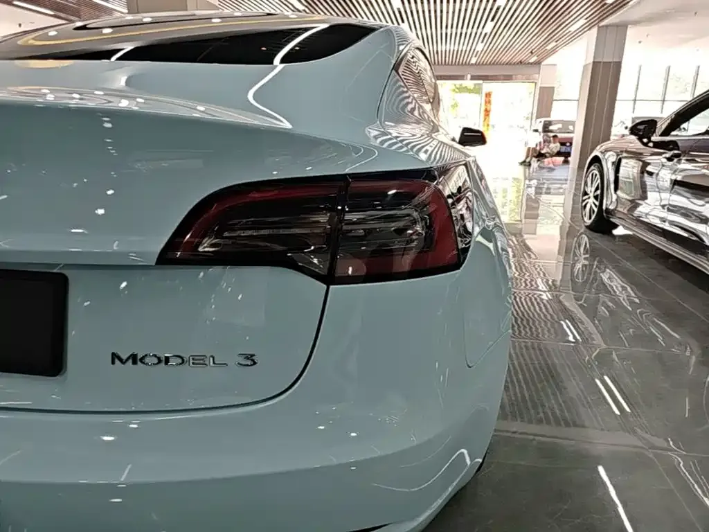 Tesla Model 3 — фото 7