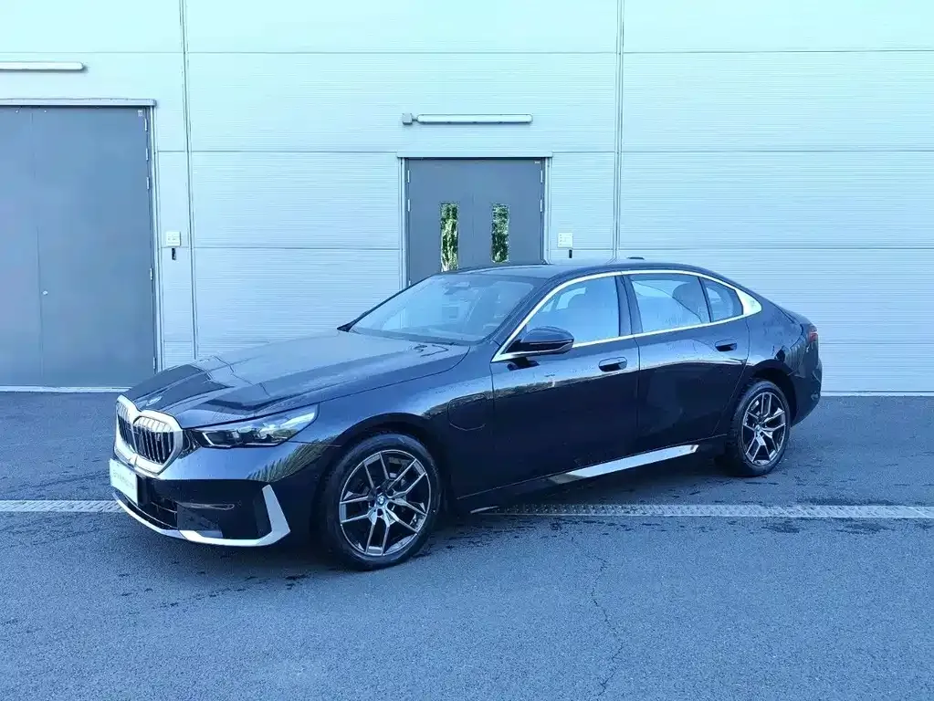 BMW i5 — фото 1