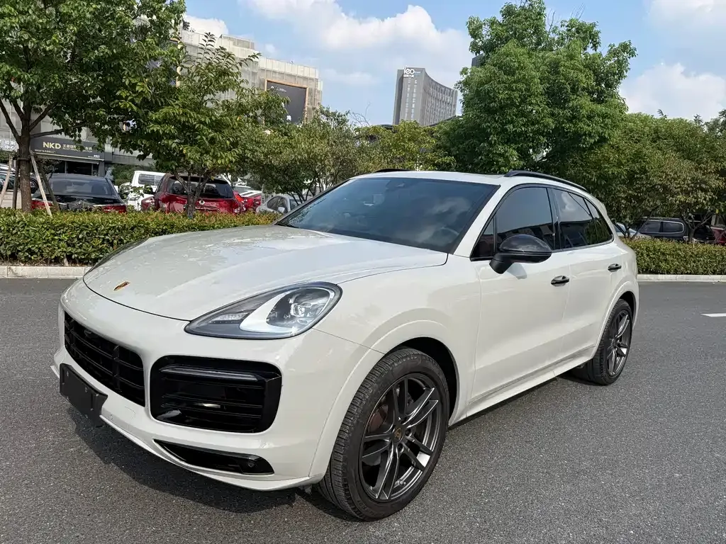 Porsche Cayenne — фото 1