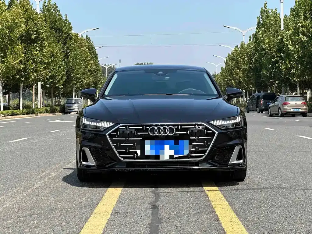 Audi A7L — фото 1