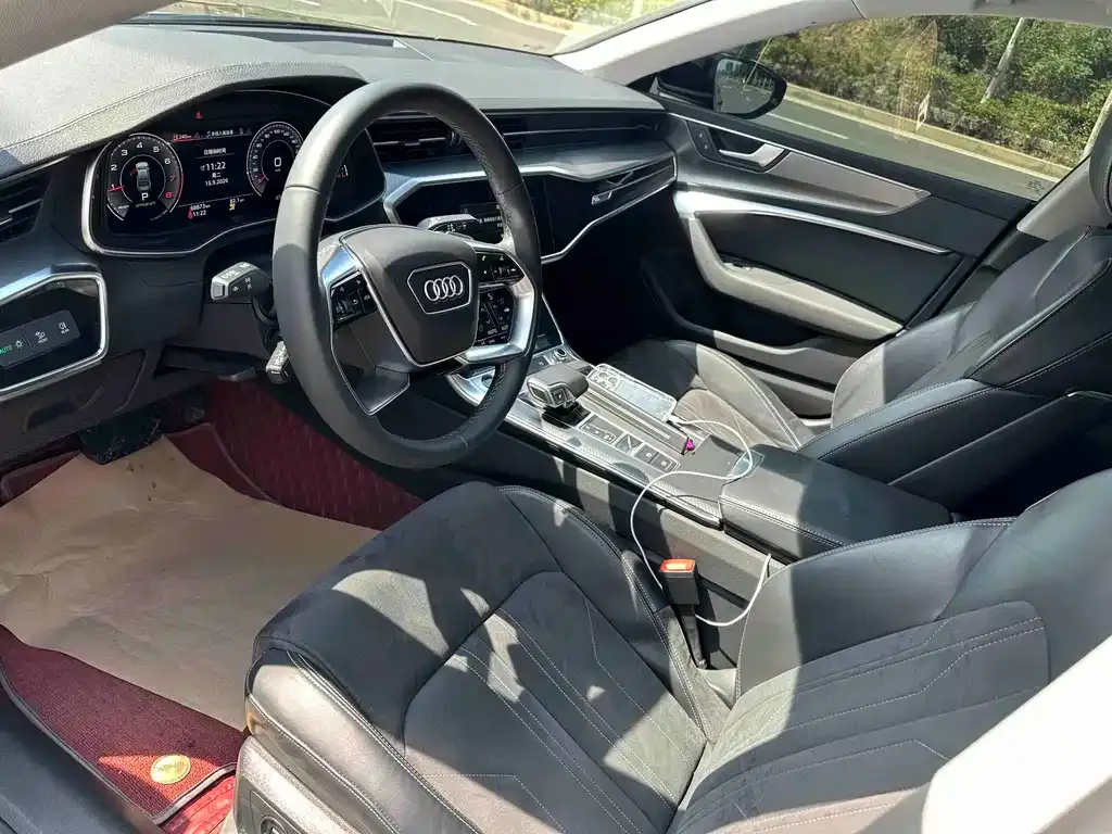 Audi A7L — фото 5