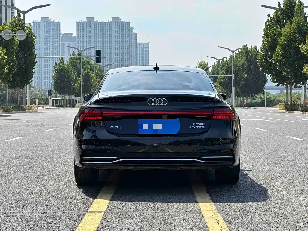 Audi A7L — фото 7