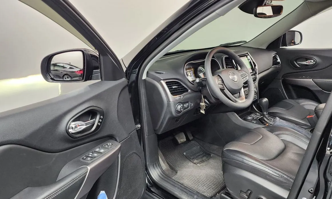 Jeep Cherokee — фото 9