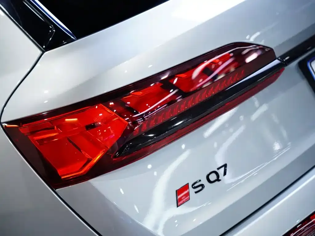 Audi SQ7 — фото 10
