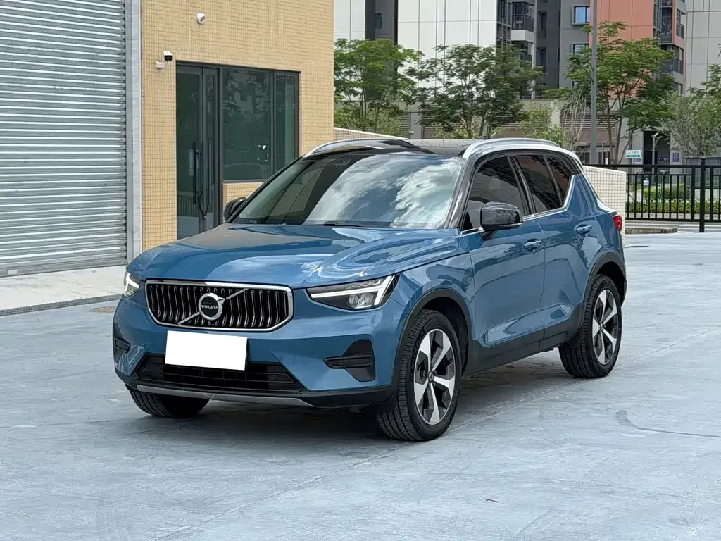 Volvo XC40 — фото 1