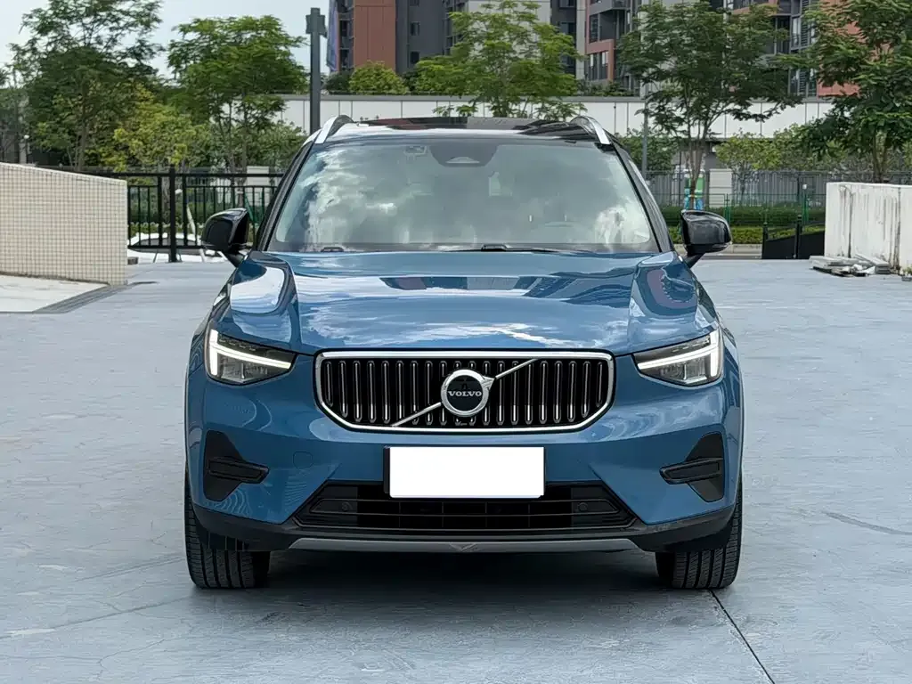 Volvo XC40 — фото 8