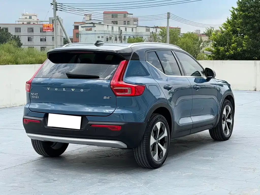 Volvo XC40 — фото 6