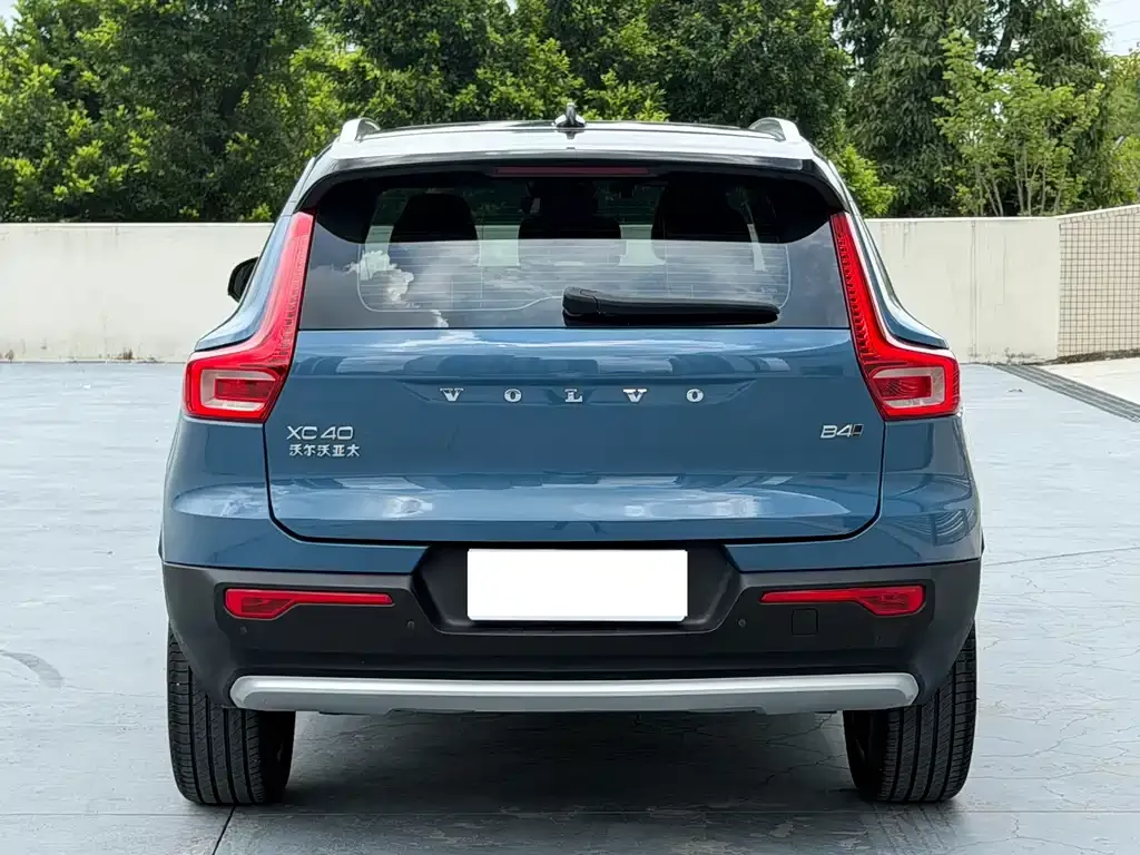 Volvo XC40 — фото 7