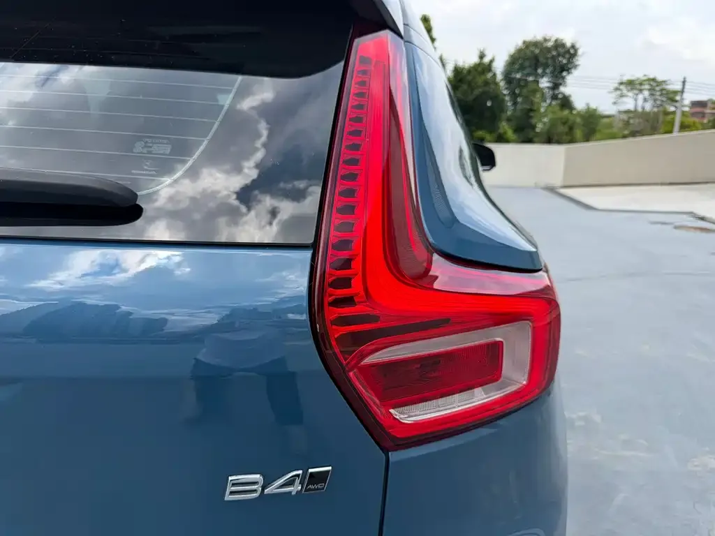 Volvo XC40 — фото 2