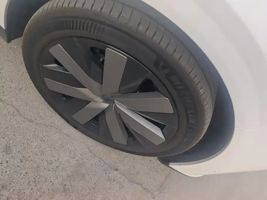 Li Auto Li i6 — фото 4