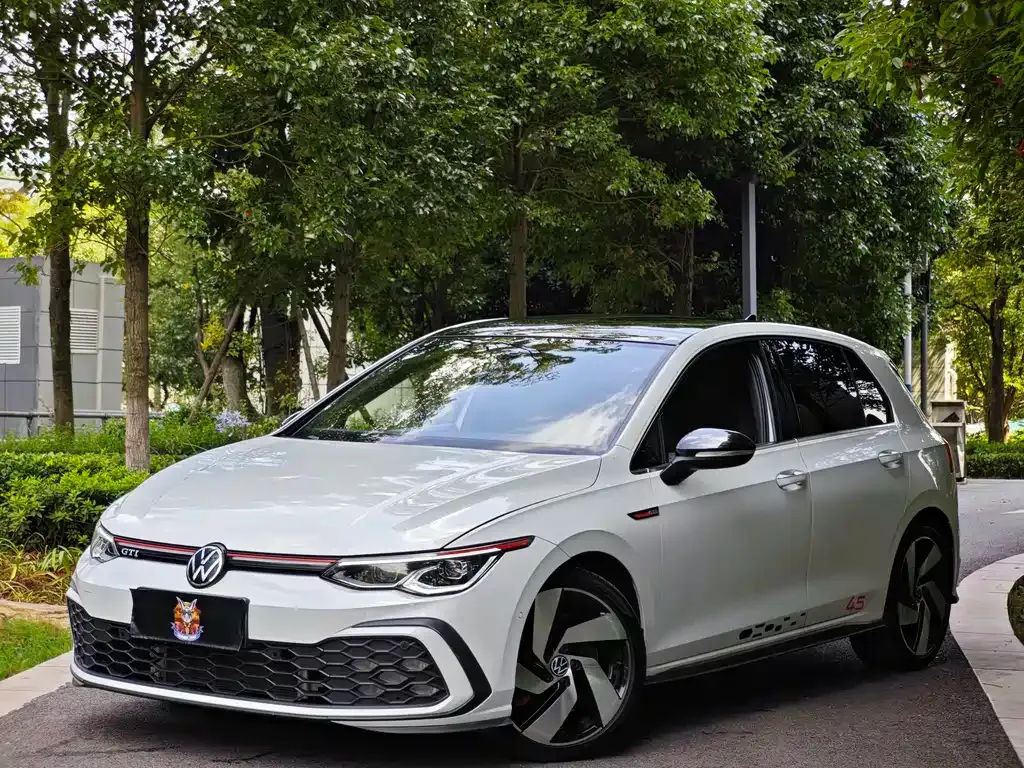Volkswagen Golf GTI — фото 1